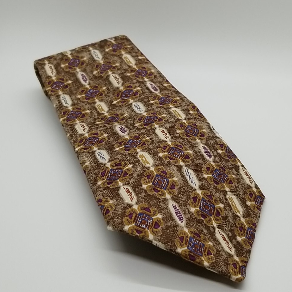 Countess Mara Tie